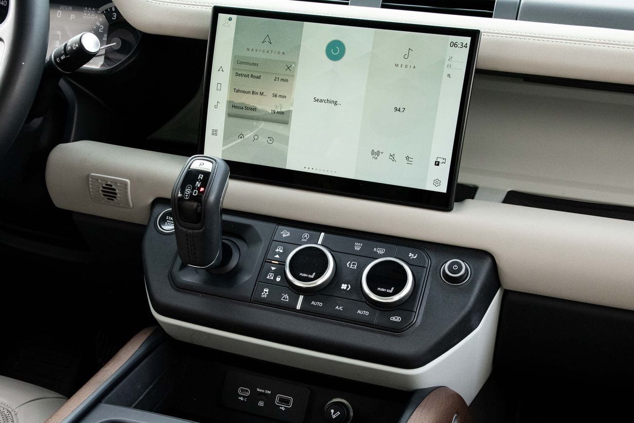 لاند روفر ديفندر Defender 130 SE | 4,700 P.M | 0% Downpayment | LR Warranty +S/Contract!