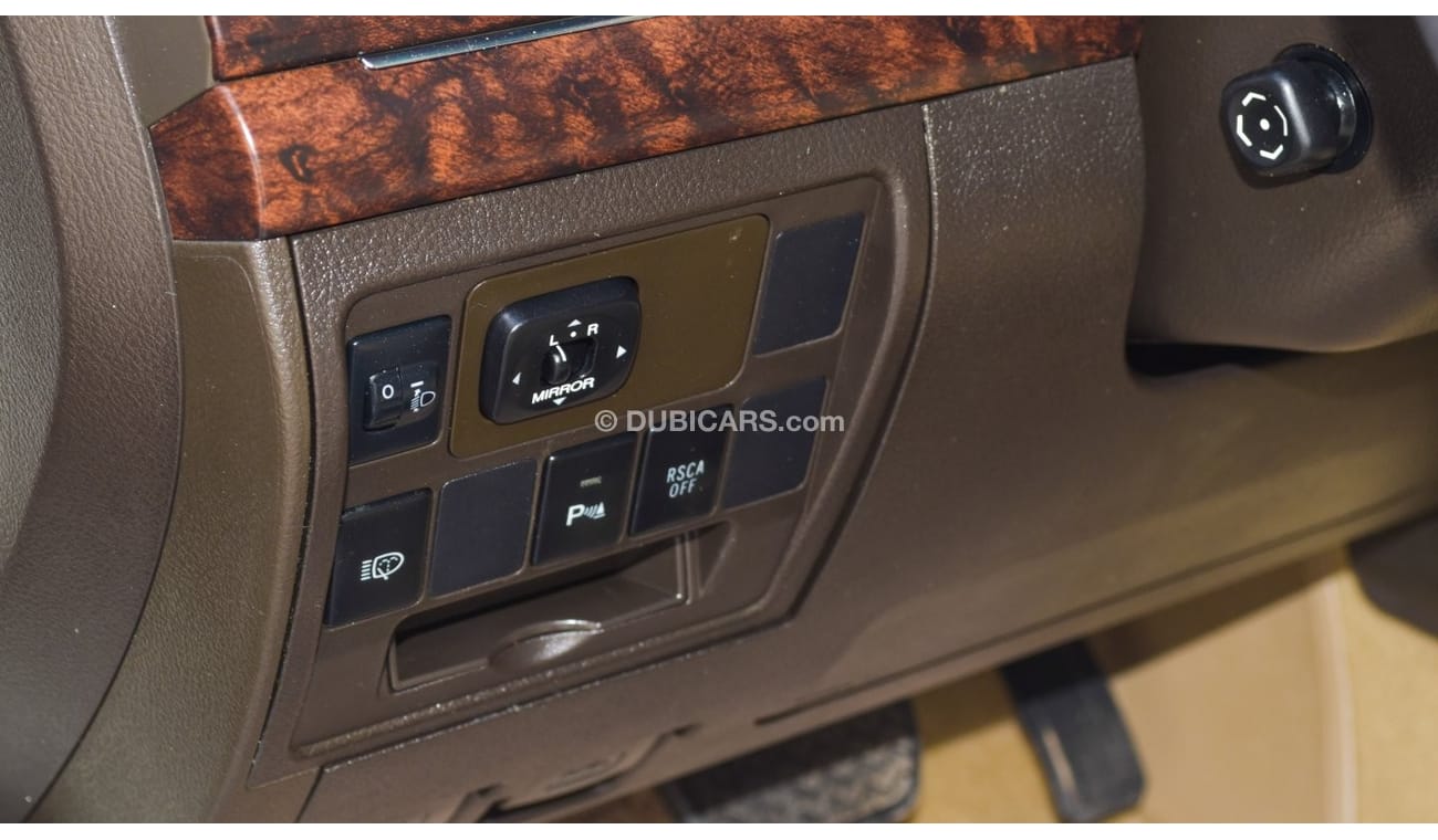 Toyota Land Cruiser VXR 5.7 V8 60th Anniversary