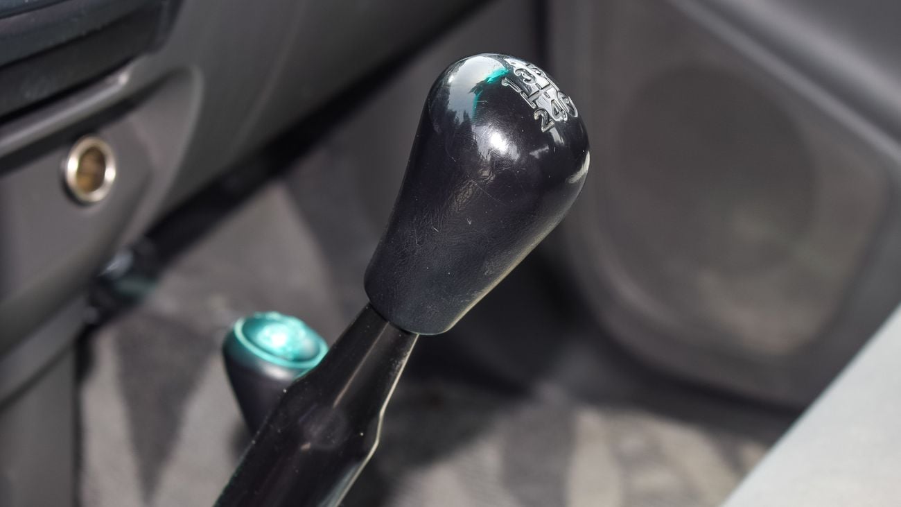 تويوتا هيلوكس GL 4X4, Manual Gear, Petrol, Accident and paint free