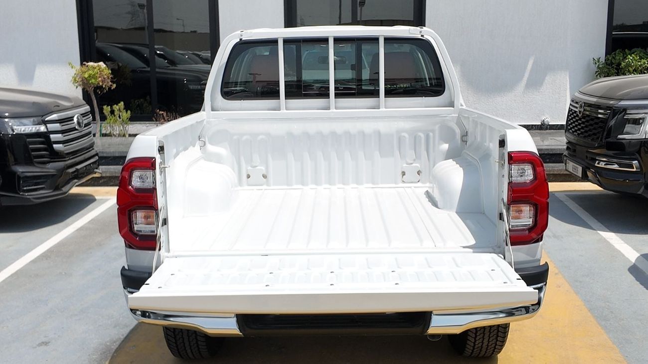 تويوتا هيلوكس  TOYOTA HILUX SR5 4.0 V6 4WD A/T 2026