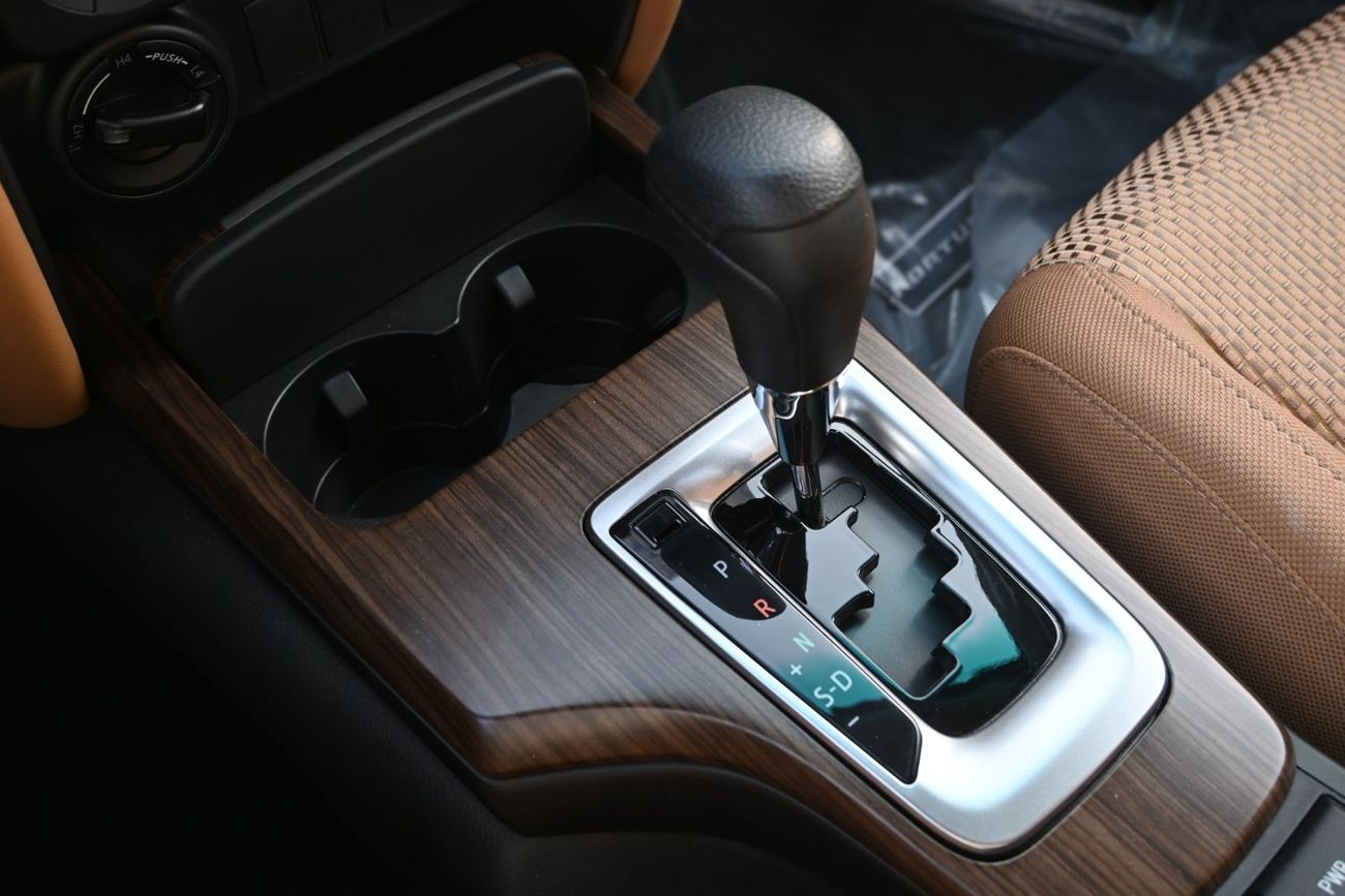 تويوتا فورتونر Toyota Fortuner 2.7L Petrol, Automatic 4WD, Model 2025, Color Black