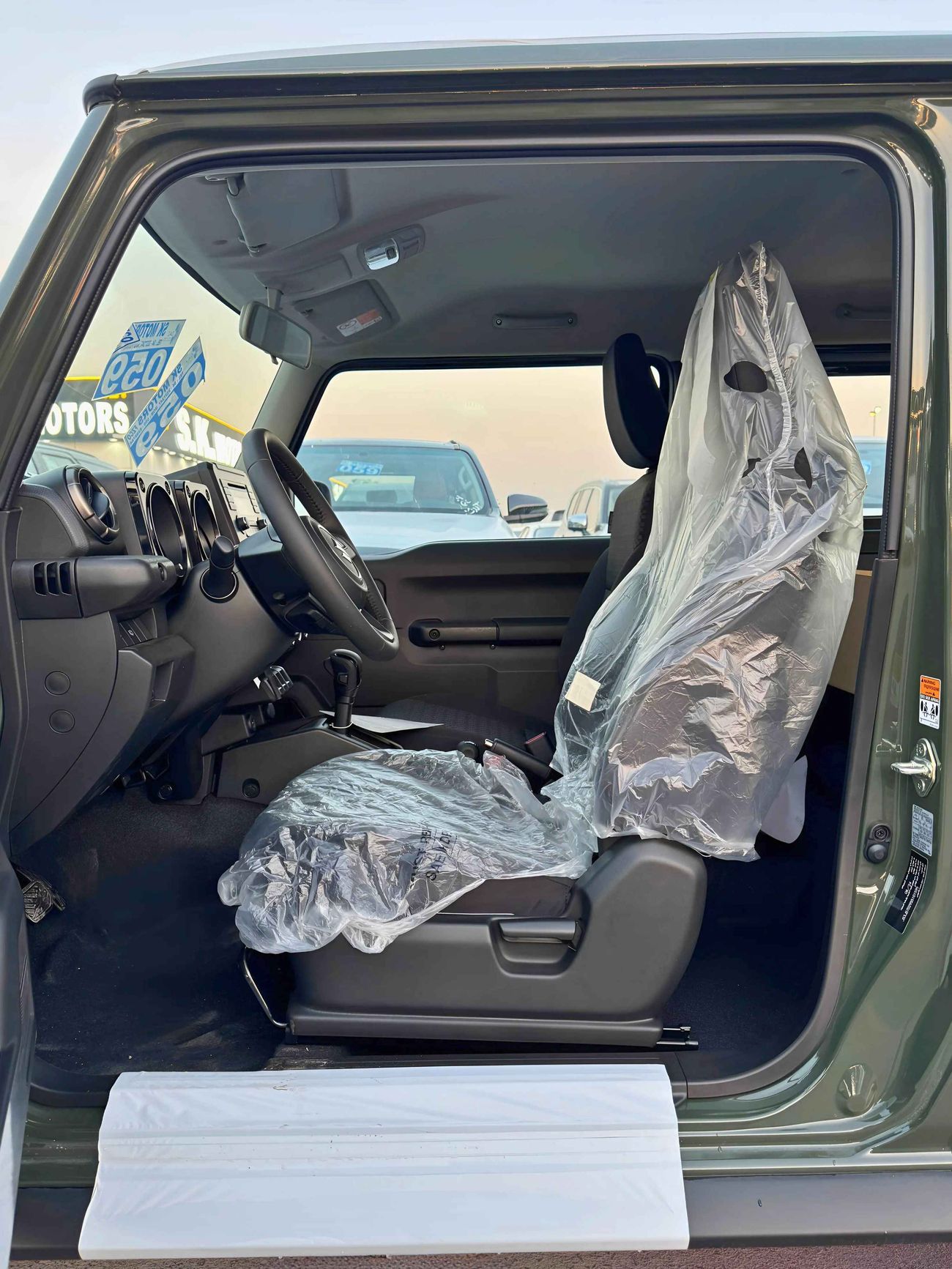 Suzuki Jimny GLX / A/T / 1.5L V4 PETROL / 3 DOOR / ALL GRIP OFF ROAD / 4WD (CODE # GLX)