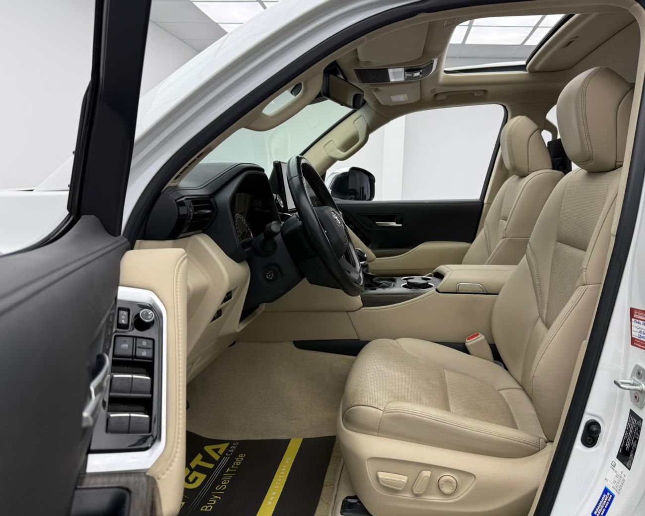 تويوتا لاند كروزر 2024 Toyota Land Cruiser VXR, Jan/2027 Warranty, Toyota Full Service History, GCC