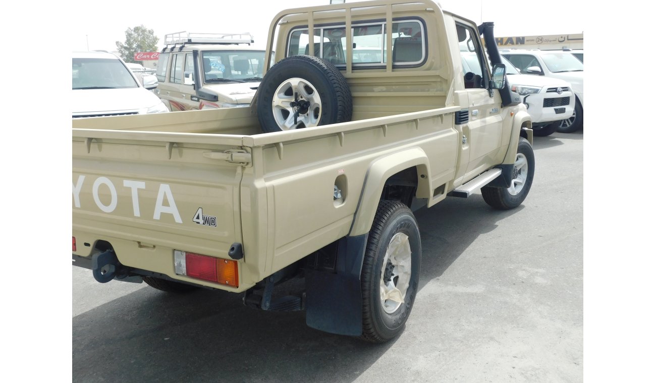 تويوتا لاند كروزر بيك آب 79 Single Cab pup V8 4.5L TD MT Winch&Bedliner