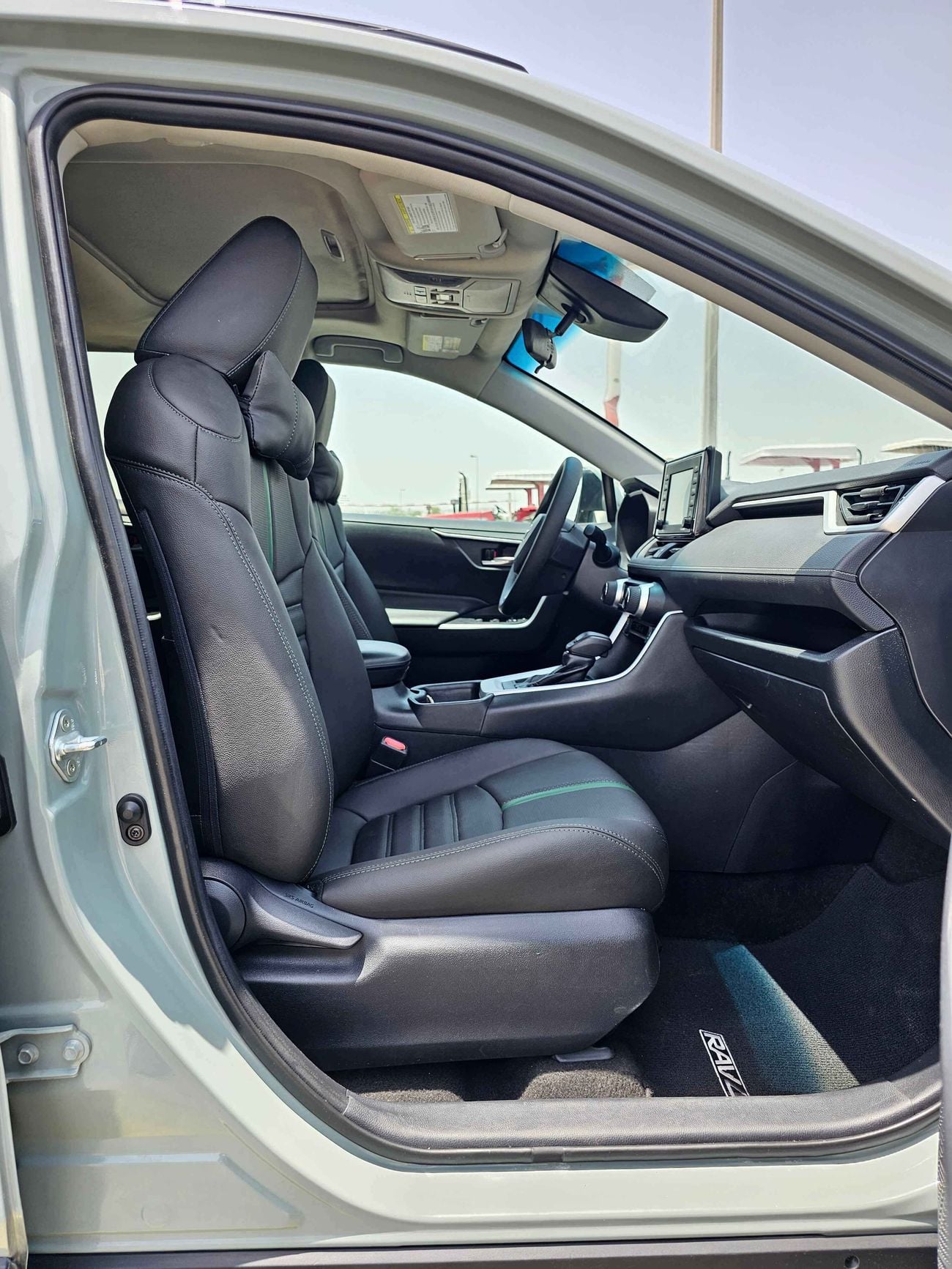 Toyota RAV4 XLE / SUNROOF/ DVD CAMERA/ LEATHER ELECTEIC SEAT/ AUTO TRUNK/ E BRAKE/ LOT# 40870