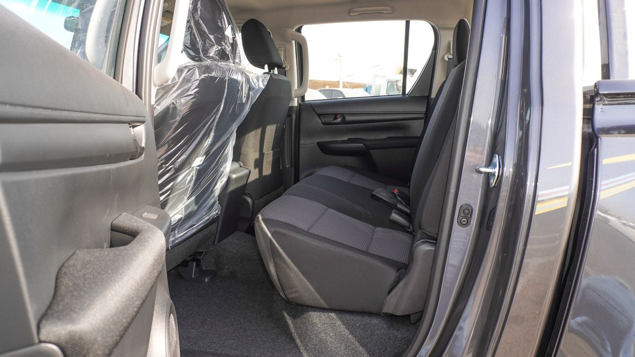 Toyota Hilux 2.4L Diesel 4WD M/T