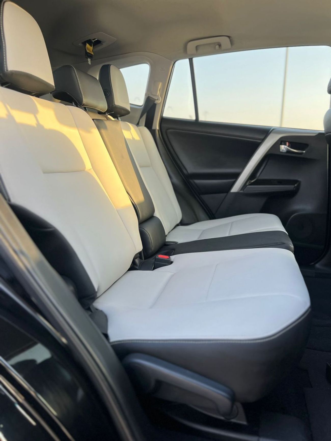 Toyota RAV4 2018 XLE - 2.5L V4-RearCam-AWD 4x4 - Push Start - Leather seat Sunroof