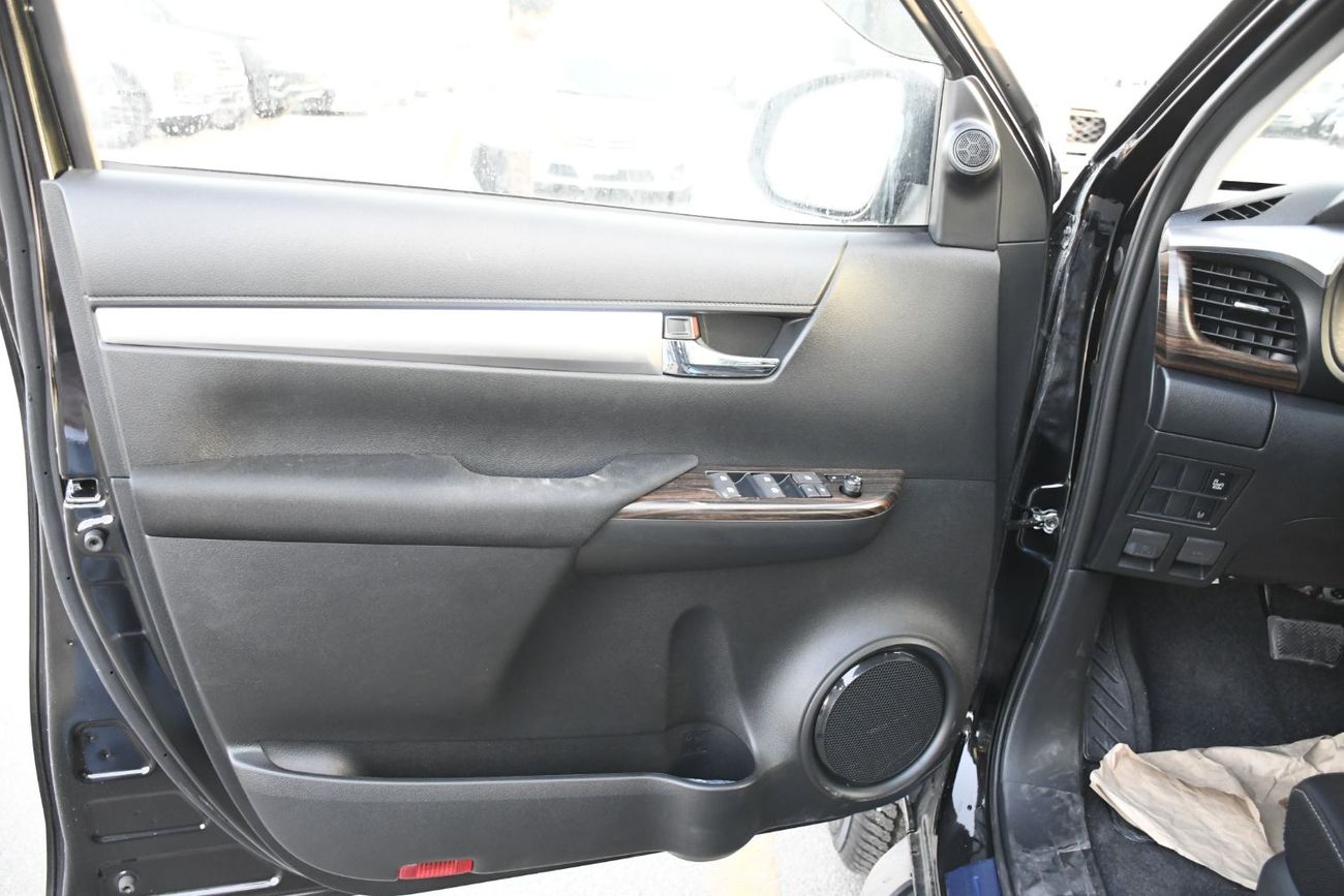 Toyota Hilux 2.7L V4 SR5 BSM Push Start full option ( Ready Stock )