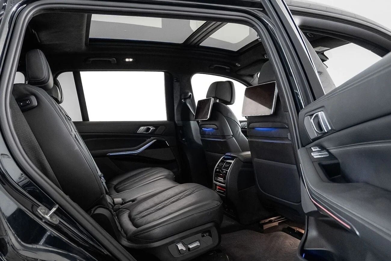 BMW X7 M50i