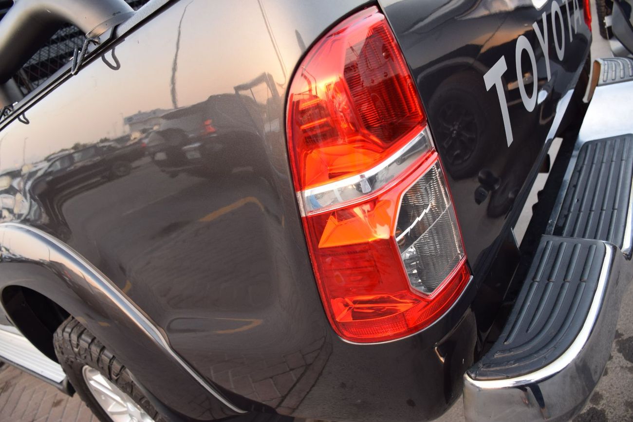 تويوتا هيلوكس 4x4 Diesel 3.0L Right Hand (Export Only)