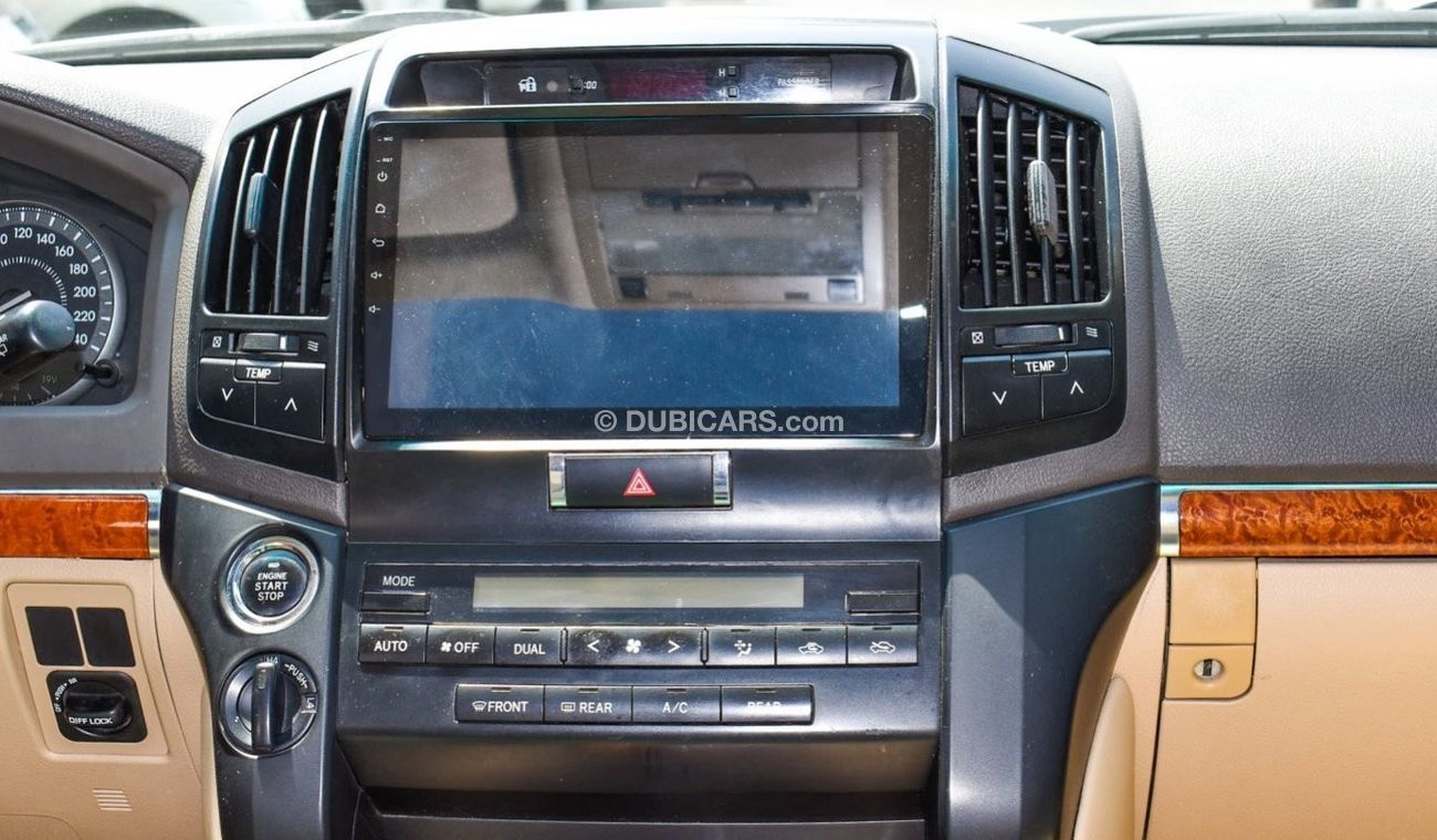 Toyota Land Cruiser GXR V8