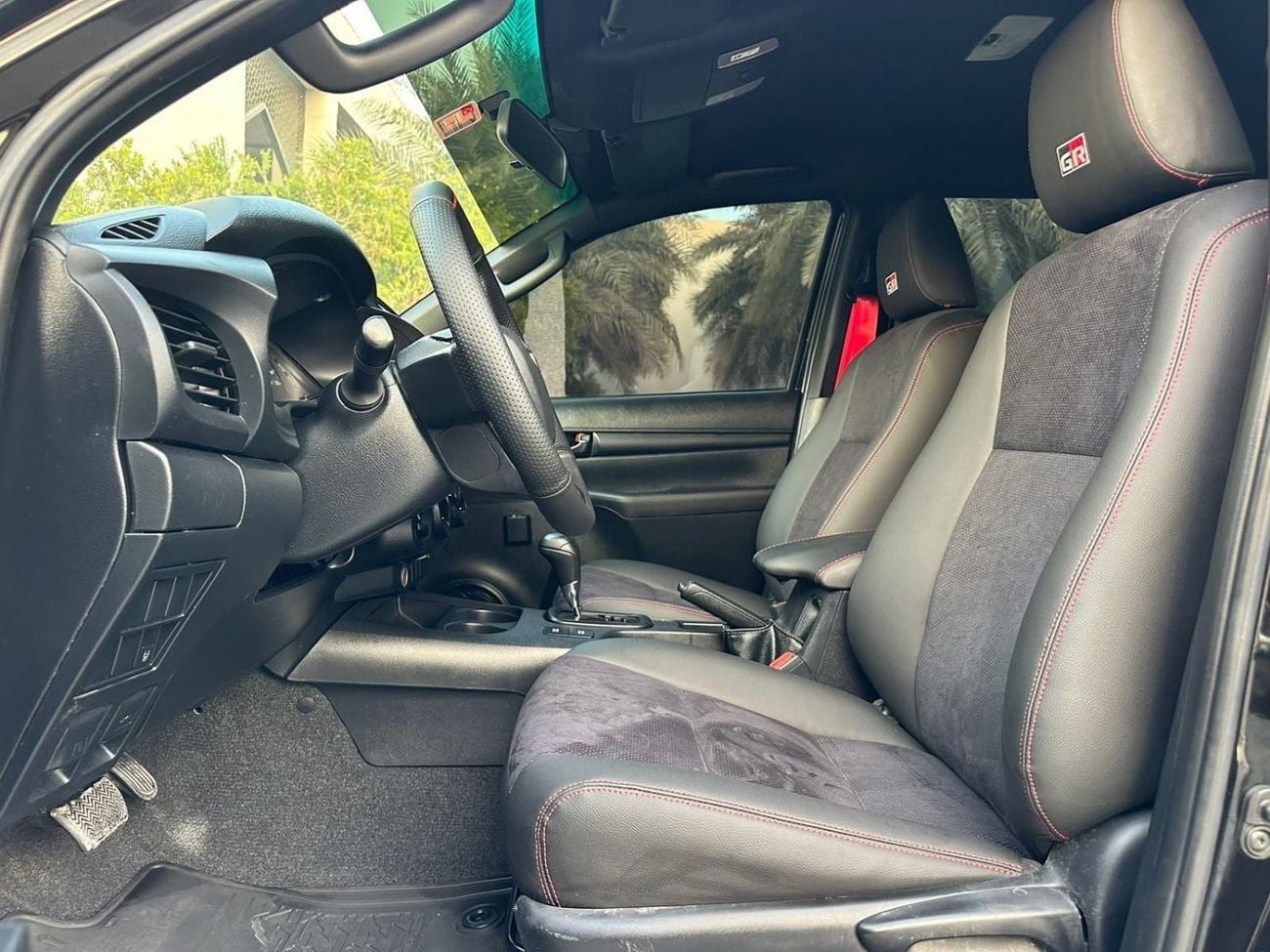 تويوتا هيلوكس 2021 Model V4 - 2.7L Petrol Engine Facelift GR Sports 2025 Shape Exterior and Interior Both Full Opt