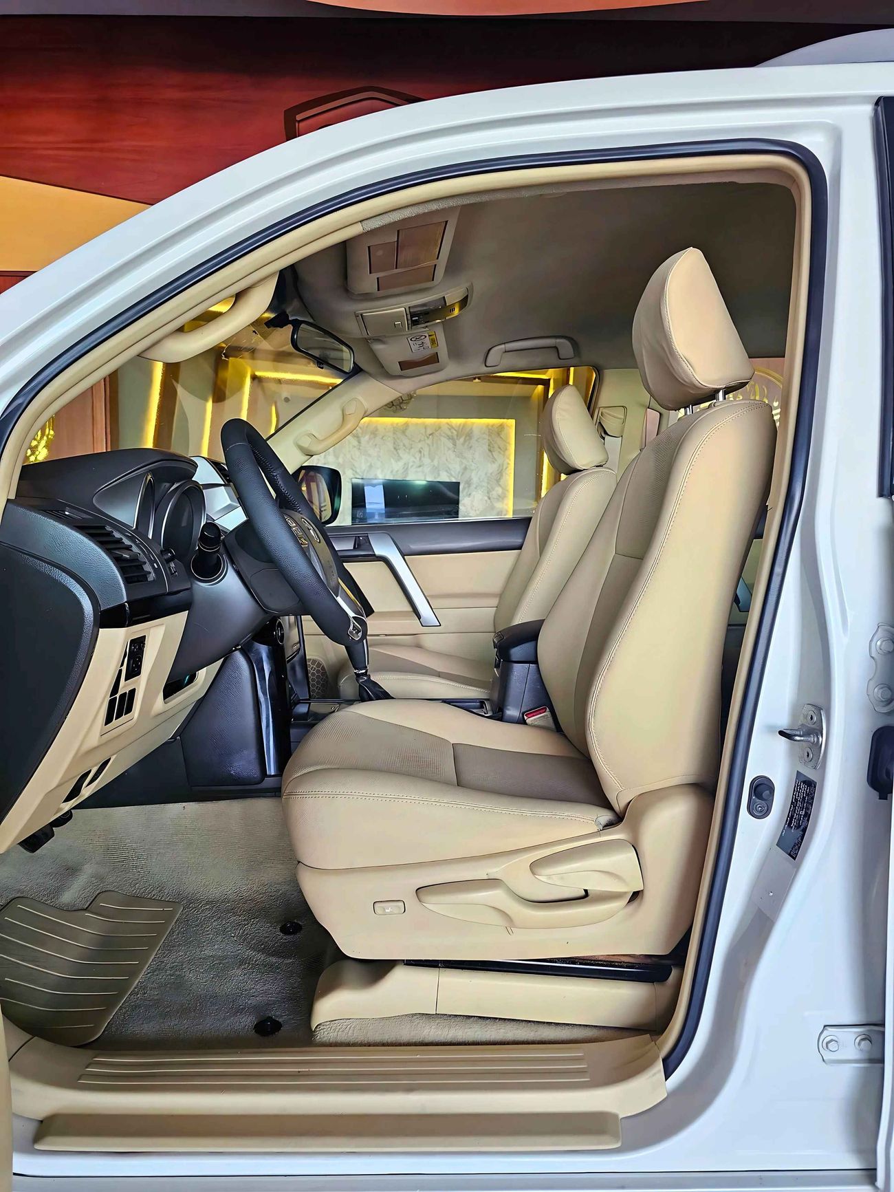 Toyota Prado TXL/4.0L V6/LEATHER SEATS/DVD CAMERA/GCC/EXPORT ONLY/ LOT#93860