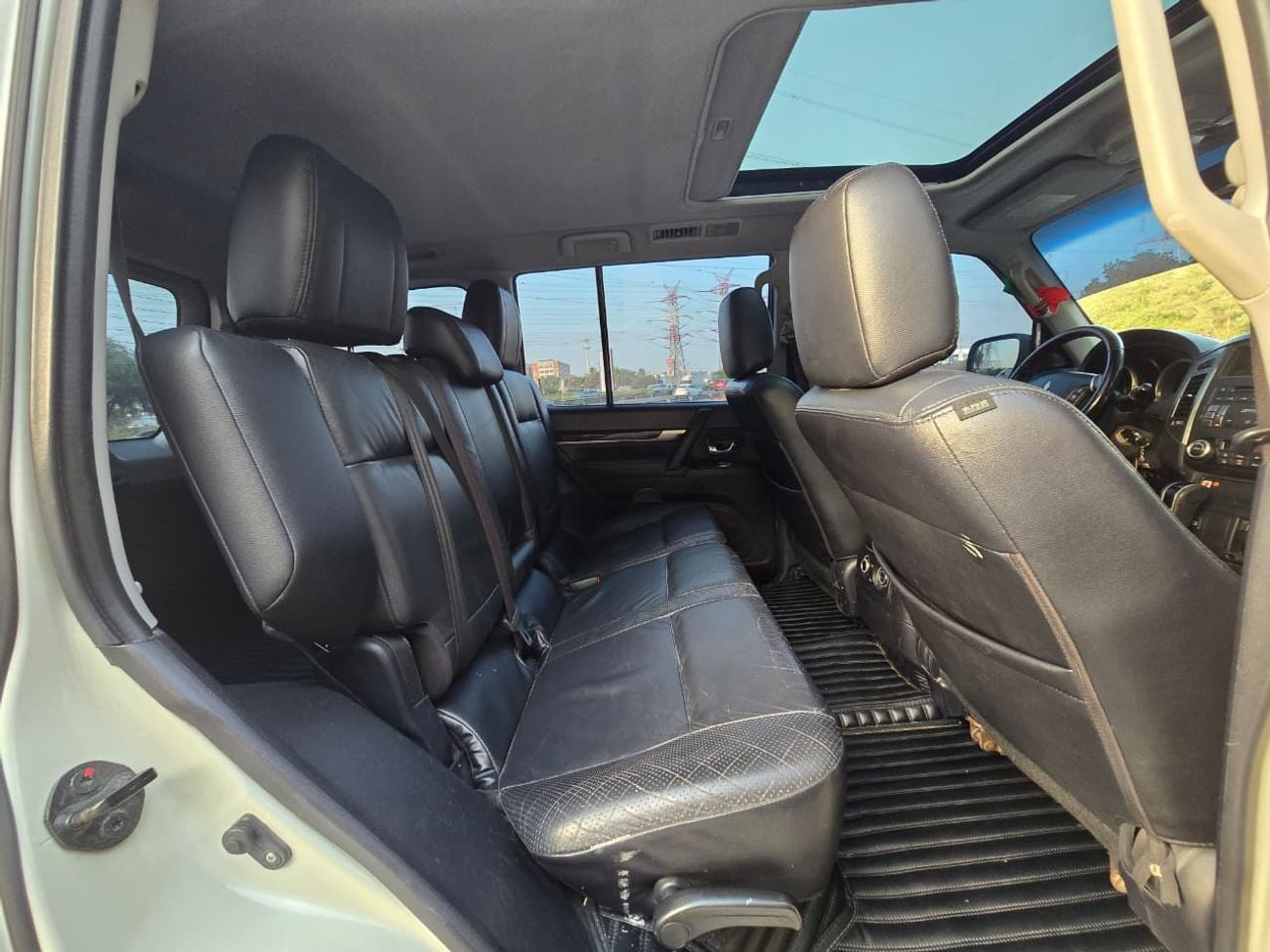 Mitsubishi Pajero GLS HIGHLINE TOP Mitsubishi Pajero 2011 GLS 3.8L | GCC Specs | Excellent Condition | Orginal paint |