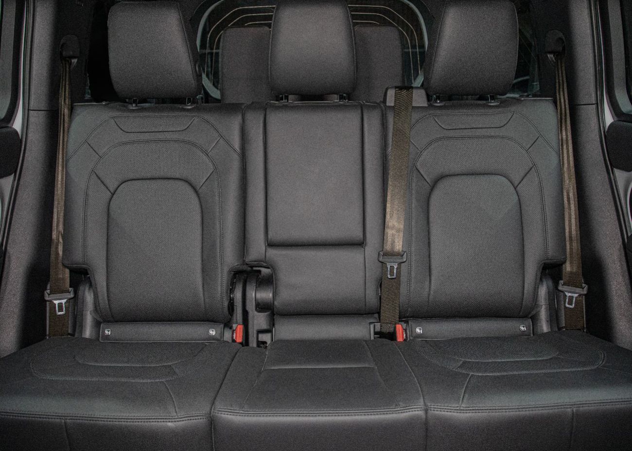 Land Rover Defender P300 110 2.0L (5 Seater)