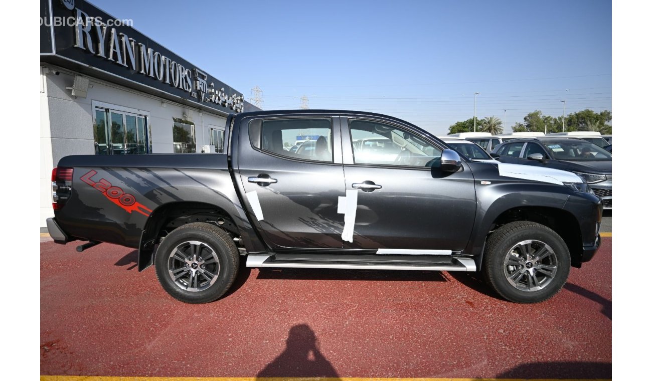 Mitsubishi L200 Mitsubishi L200 Double cab 2.4L Diesel, Pickup 4WD 4 Doors, Manual Transmission, Color Gray, Model 2