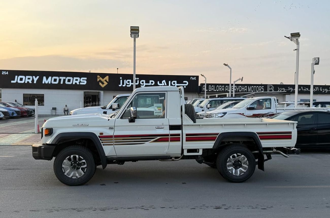 Toyota Land Cruiser Pick Up LC 79 Pickup S/C 4.0L Petrol A/T Full Option 2025 Model