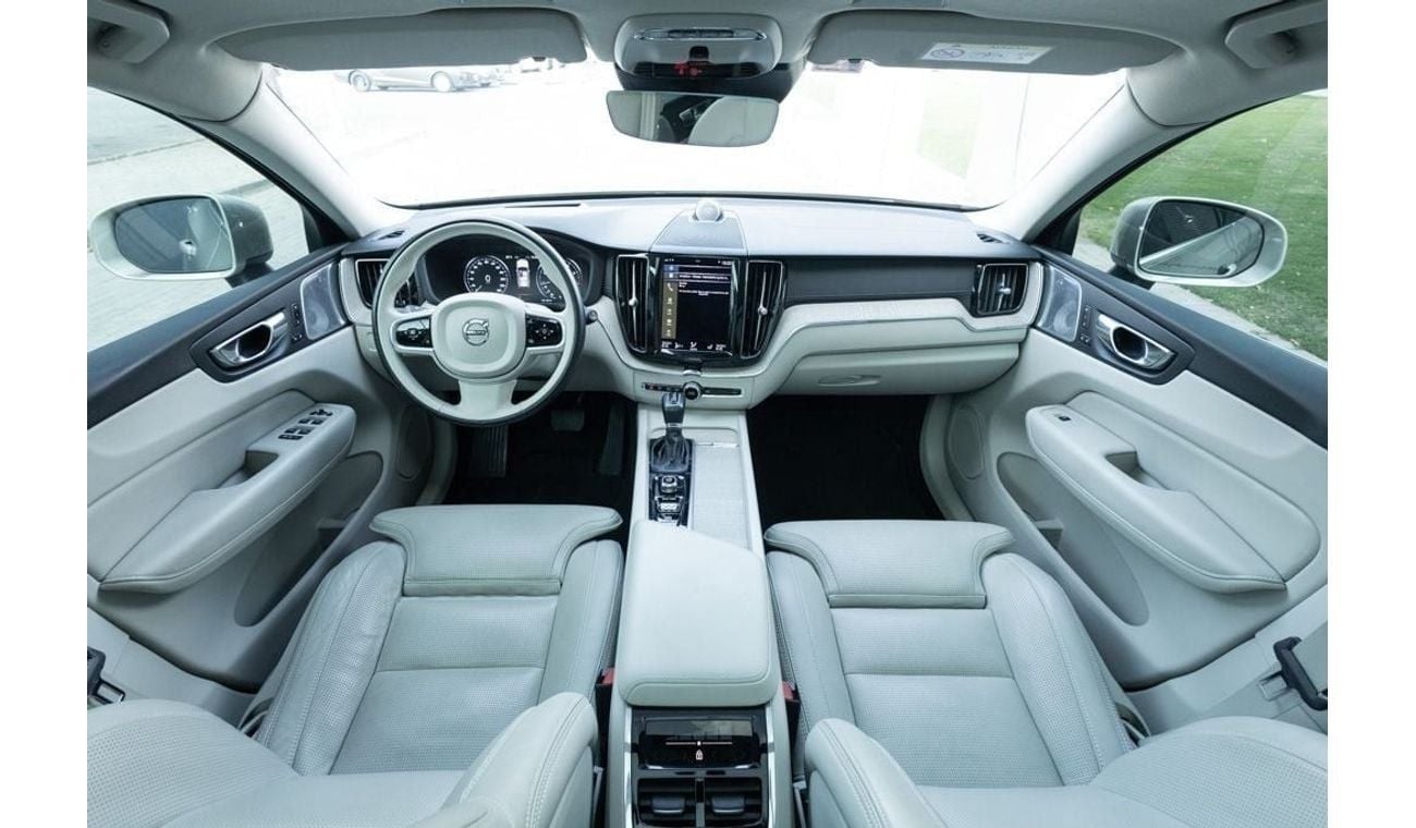 فولفو XC 60 T5 Momentum 2.0L AWD Volvo XC60 T5 2021 GCC under Agency Warranty and Service Contract with Flexible
