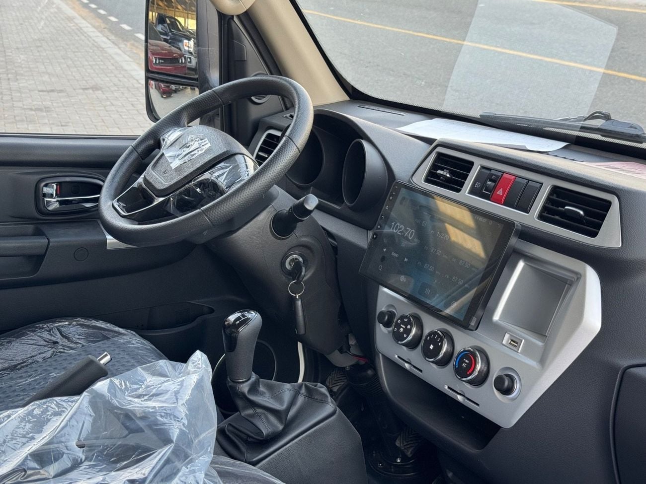 Hyundai H100  PICKUP V4 / 2 TON LOADING / LARG SCREEN / MANUAL GEAR / APPLE CAR PLAY /ANDROID AUTO