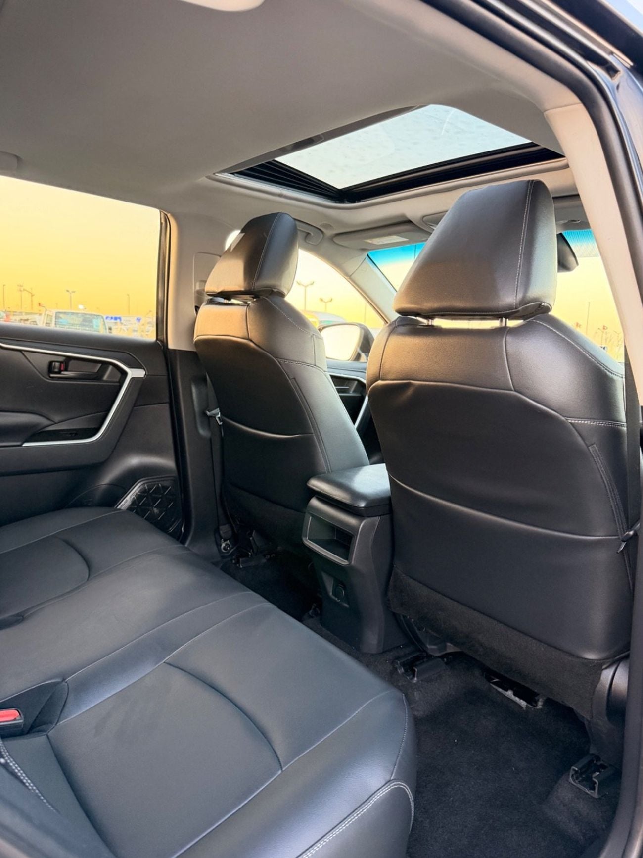 تويوتا راف ٤ RAV4 2.5L sunroof, leather seats, push start 2021