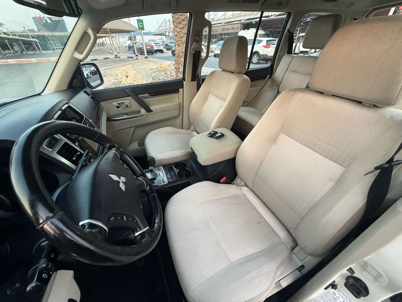 ميتسوبيشي باجيرو GLS Mid 3.0L (175 HP)