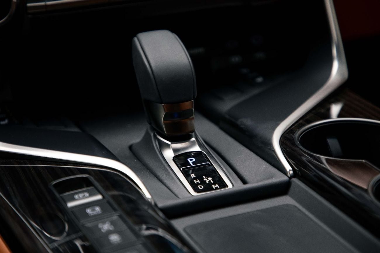 لكزس LX 700h VIP 3.5L - Graphite Black Inside VIP Sun Flair | Export Only