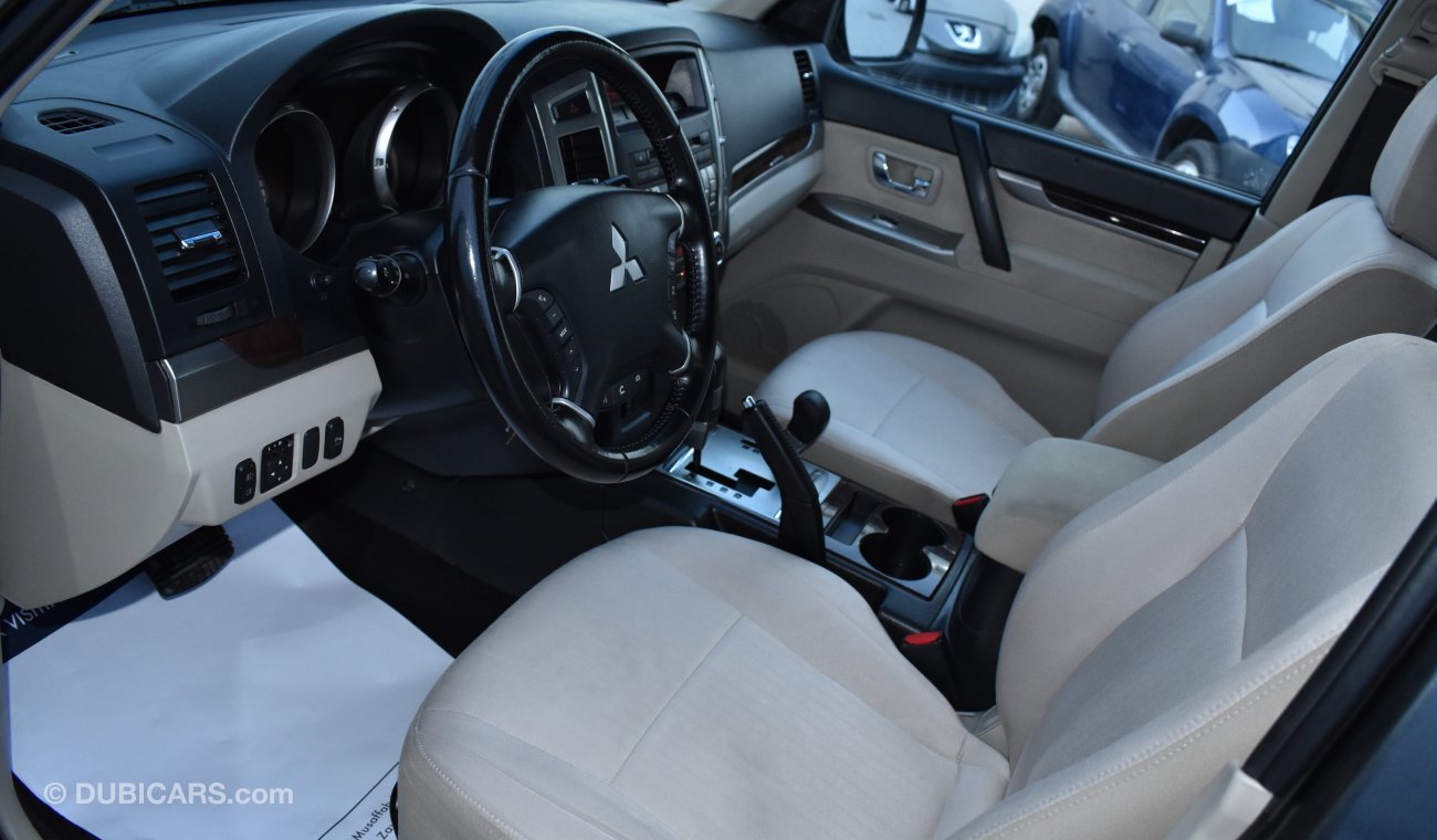 ميتسوبيشي باجيرو 3.8L V6 4WD 2015 GCC DEALER WARRANTY