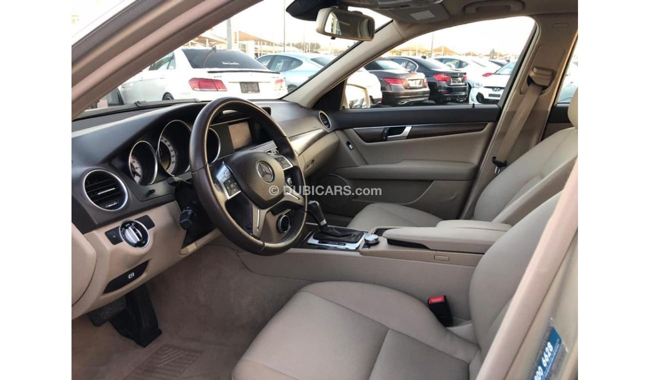 Mercedes-Benz C 250 Mercedes benz C250 model 2012 GCC car prefect condition full option sun roof leather seats back came