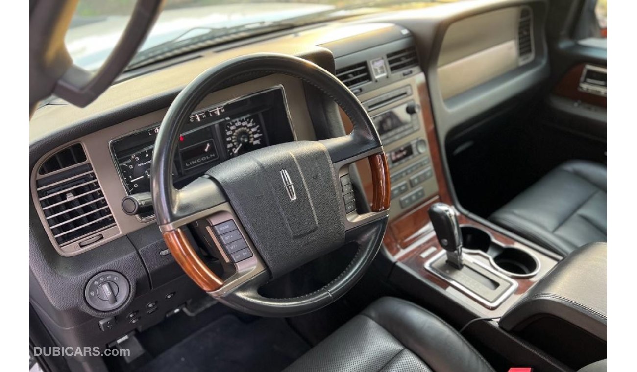 لنكن نافيجاتور LINCOLN NAVIGATOR VIP 2012 GCC IN PERFECT CONDITION