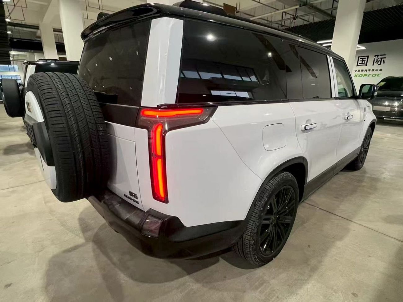 روكس أداماس ADAMAS 6 SEATS  AND 7 SEETAS