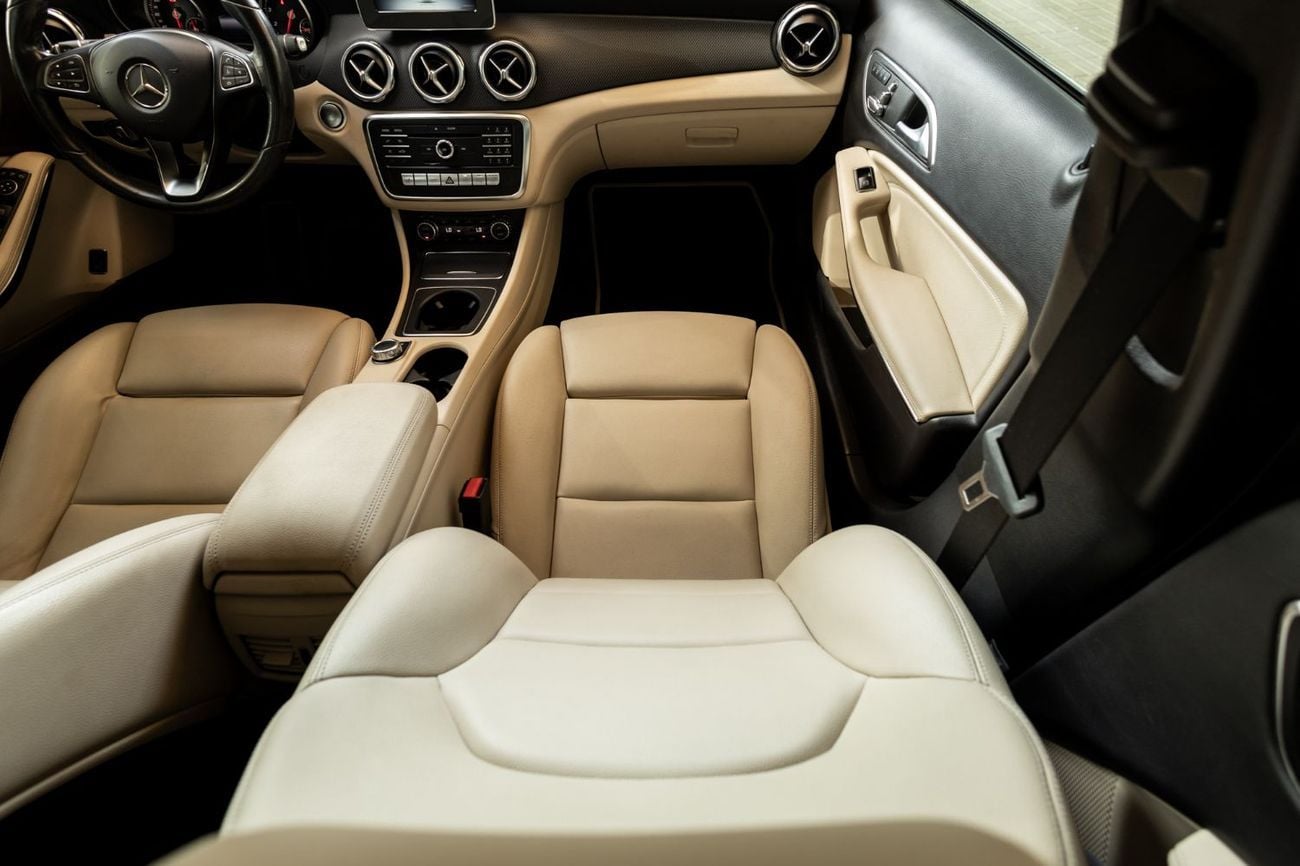 Mercedes-Benz GLA 220 Std 1.6L