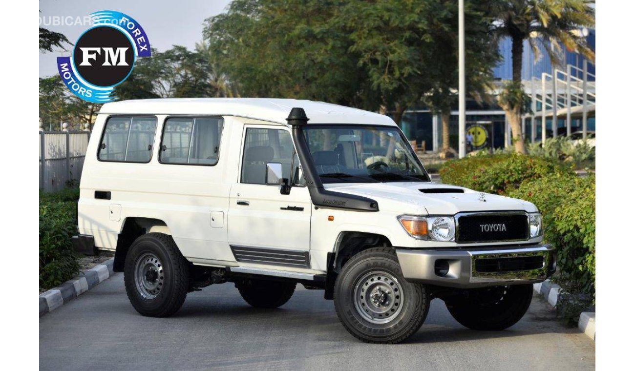 Toyota Land Cruiser Hard Top 78 HARDTOP LONG WHEEL BASE  V8 4.5L TURBO DIESEL 4WD 9 SEAT MANUAL TRANSMISSION