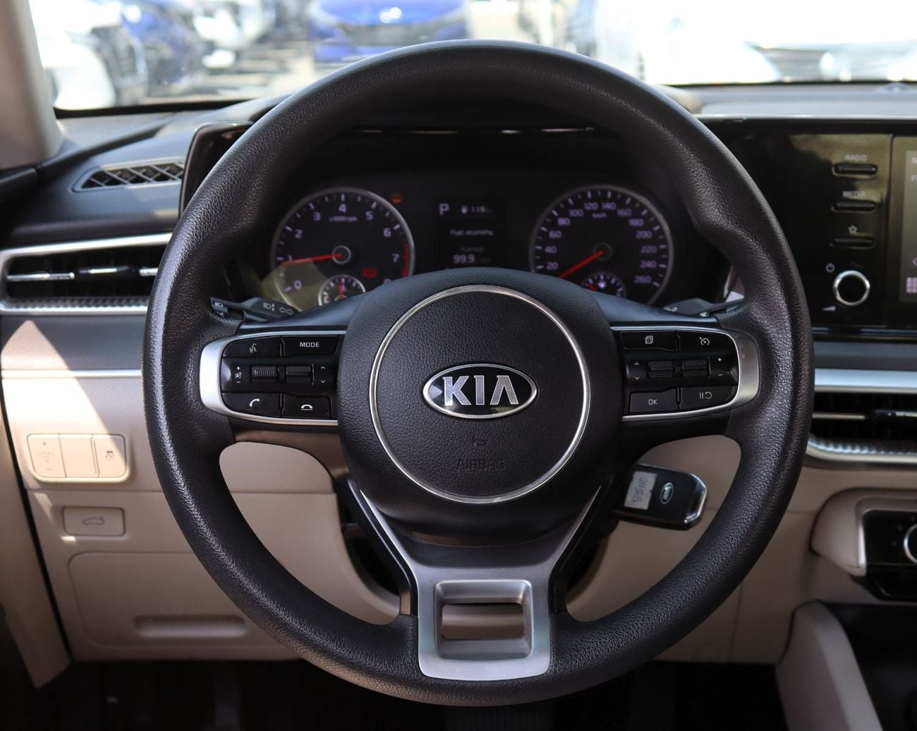 Kia K5 LX ACCIDENTS FREE - GCC - ENGINE 2000 CC - PERFECT CONDITION INSIDE OUT