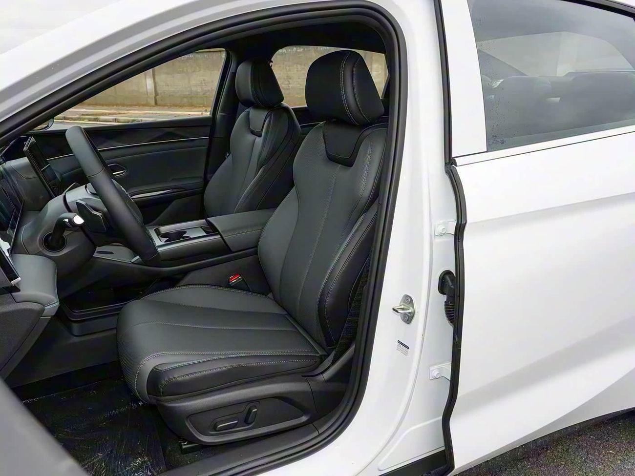 BYD Qin L DM-i BYD QIN L DMi II 128Km Leading Version II 2025 II FULL LOADED