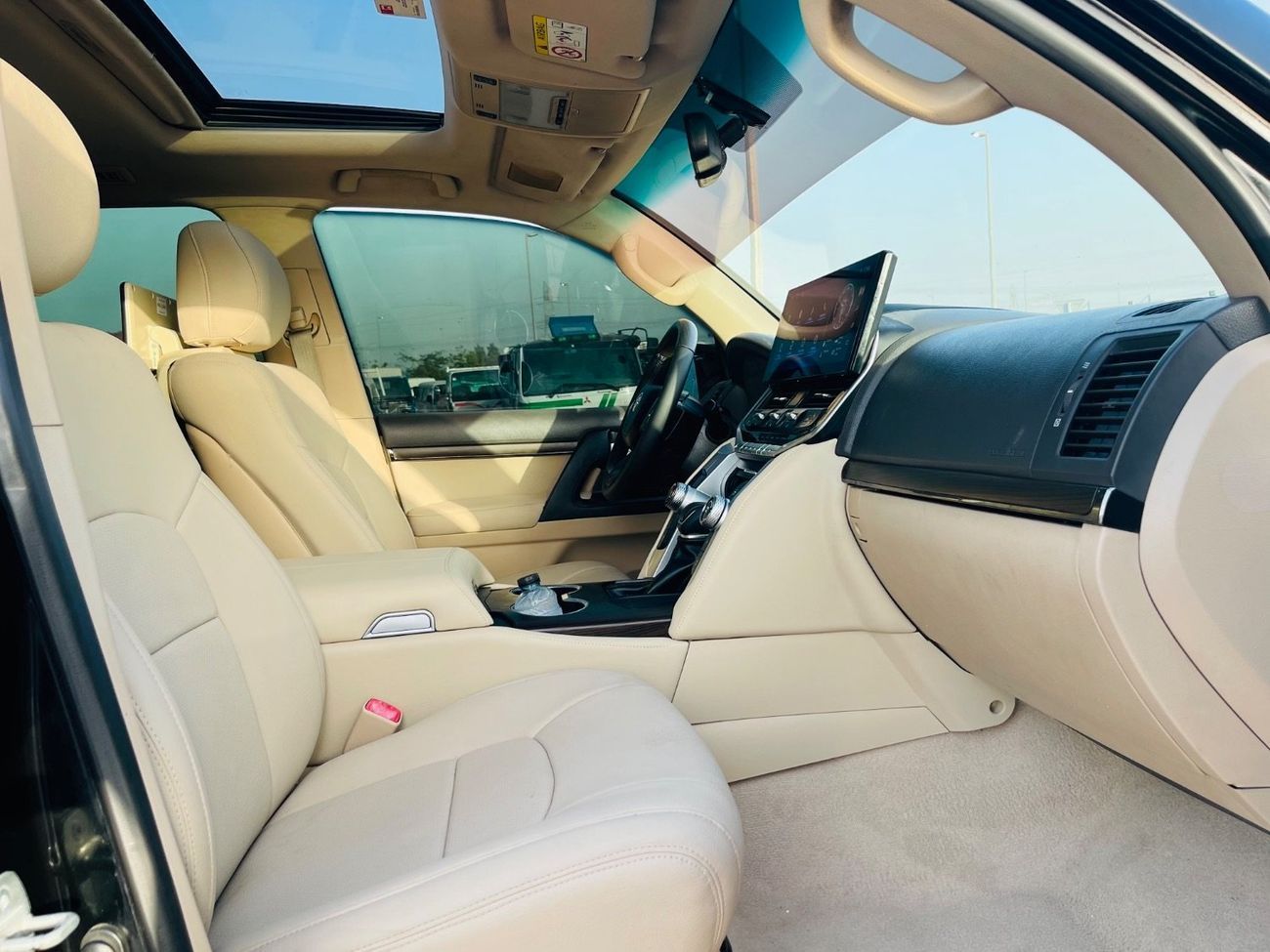 تويوتا لاند كروزر Toyota landcuriser GXR V8 full option upgrade inside and outside 2025 shape