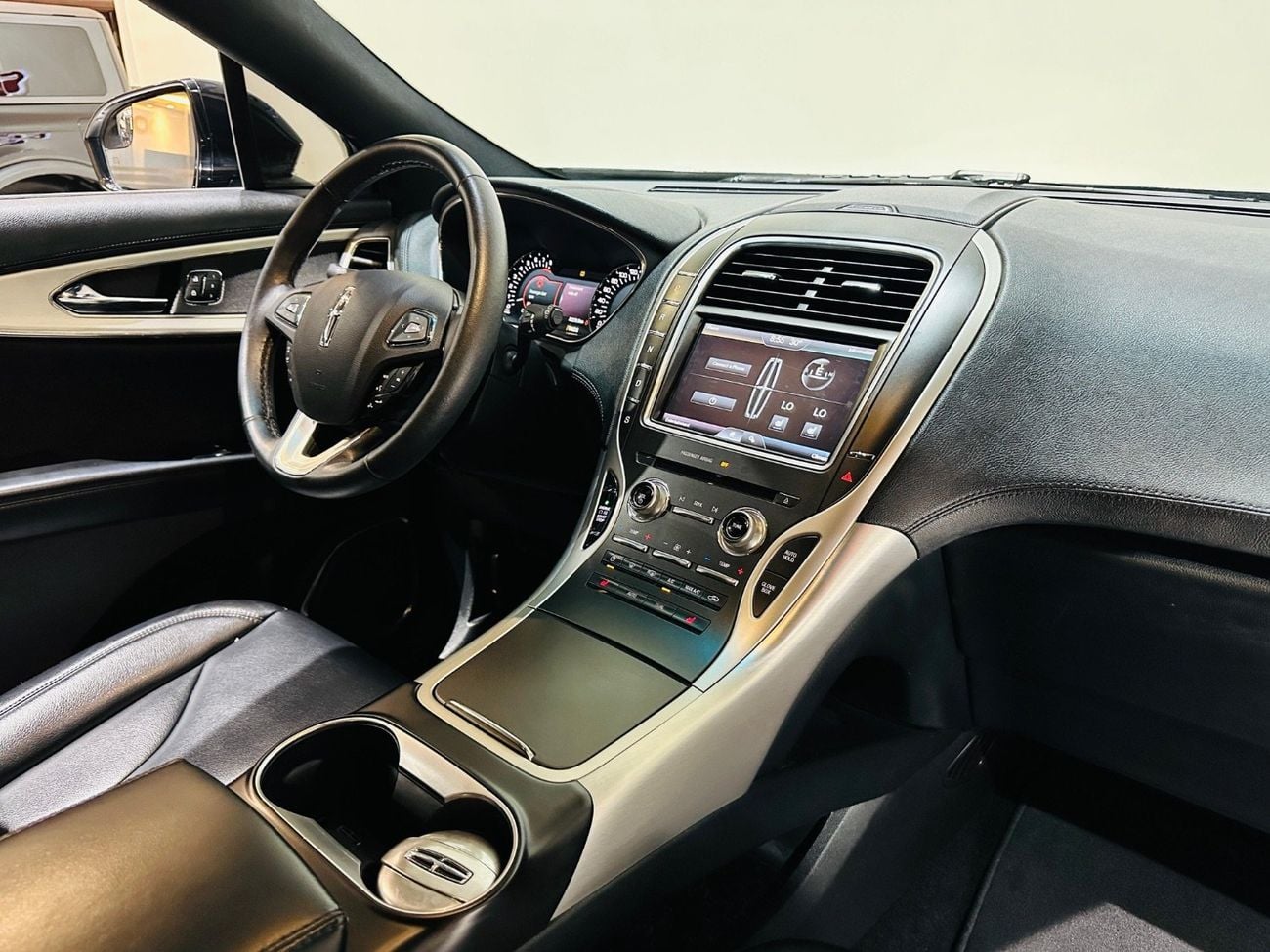 Lincoln MKX BASE