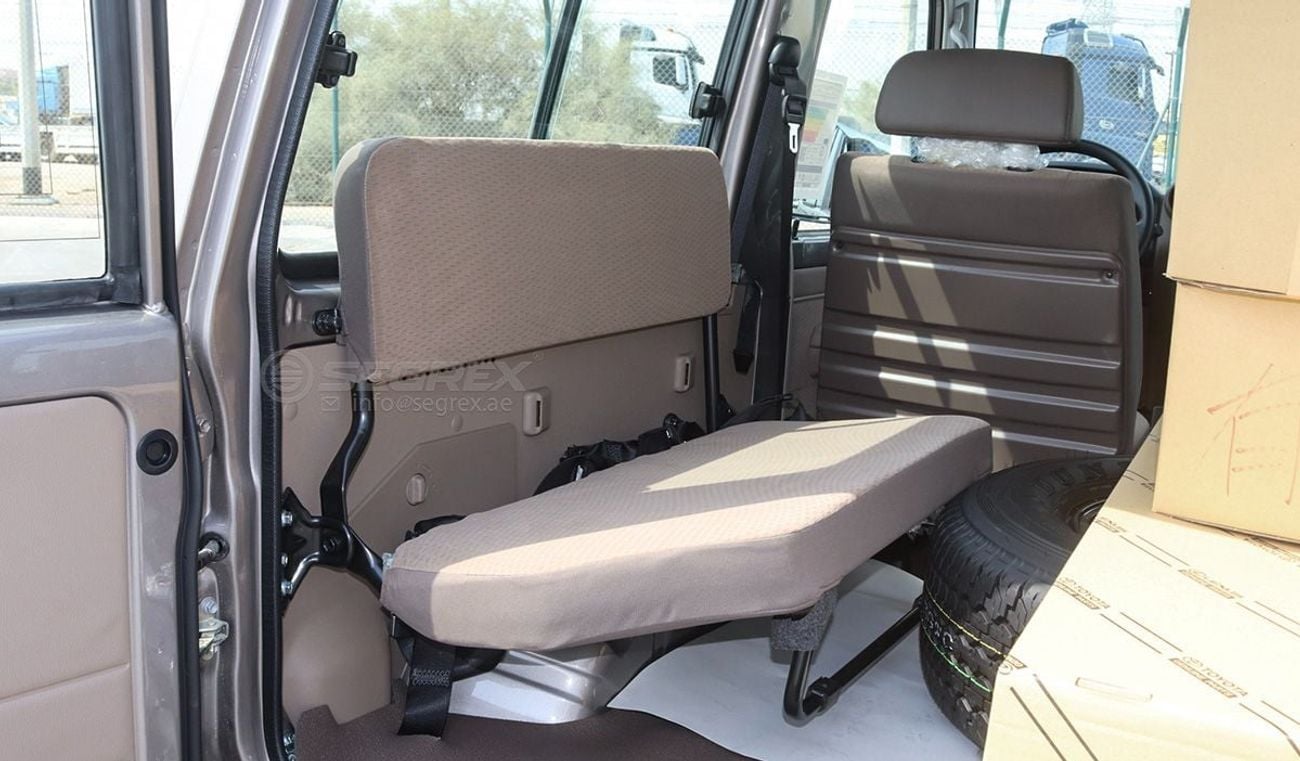 Toyota Land Cruiser 70 Hardtop LC71 . 4.0L . Petrol . 4WD . 5-Speed Manual . 7 Seats . 3 Doors For Export
