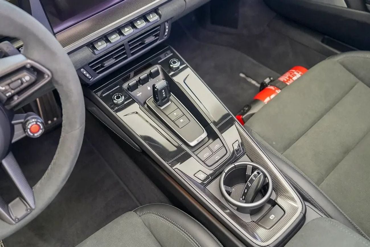 بورش 911 CARRERA GTS CABRIOLET T-HYBRID
