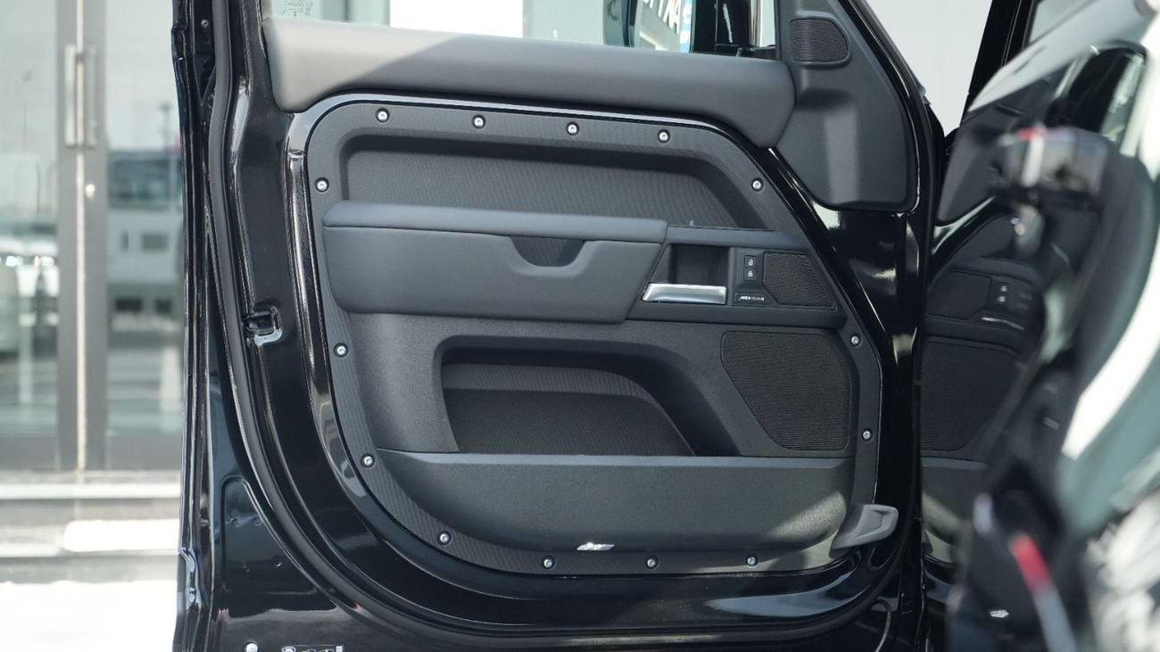 Land Rover Defender P400 X-Dynamic HSE Black 2026MY Export Only