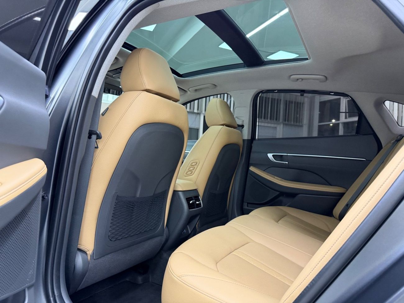 Hyundai Sonata Full option 2.5L GCC .. Brand New Condition .. Top Range .. Low Milegea