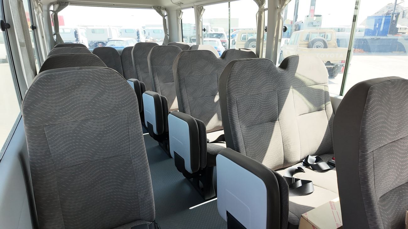 Toyota Coaster 29 Seater  | 4.0 Diesel MT | SNORKEL | 3 POINT BELT SYSTEM