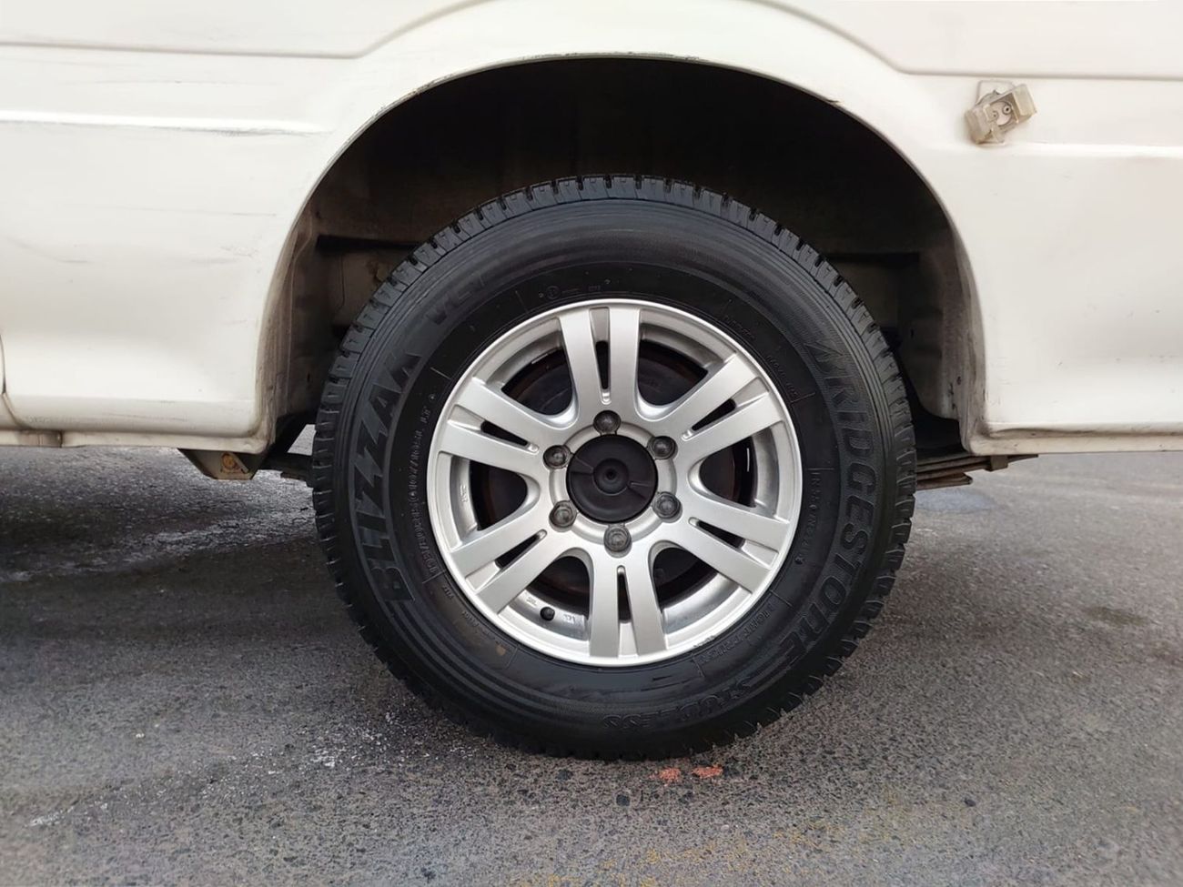 Toyota Hiace TOYOTA HIACE VAN RHD 1994  MODEL 2.7 L DIESEL AUTOMATIC(PM01681)