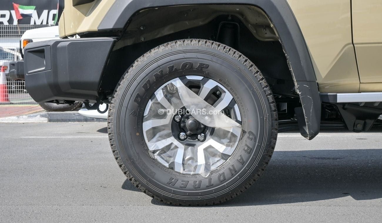 Toyota Land Cruiser Pick Up LC79 Pickup 4.0L Petrol V6 D/C, A/T Mid Option