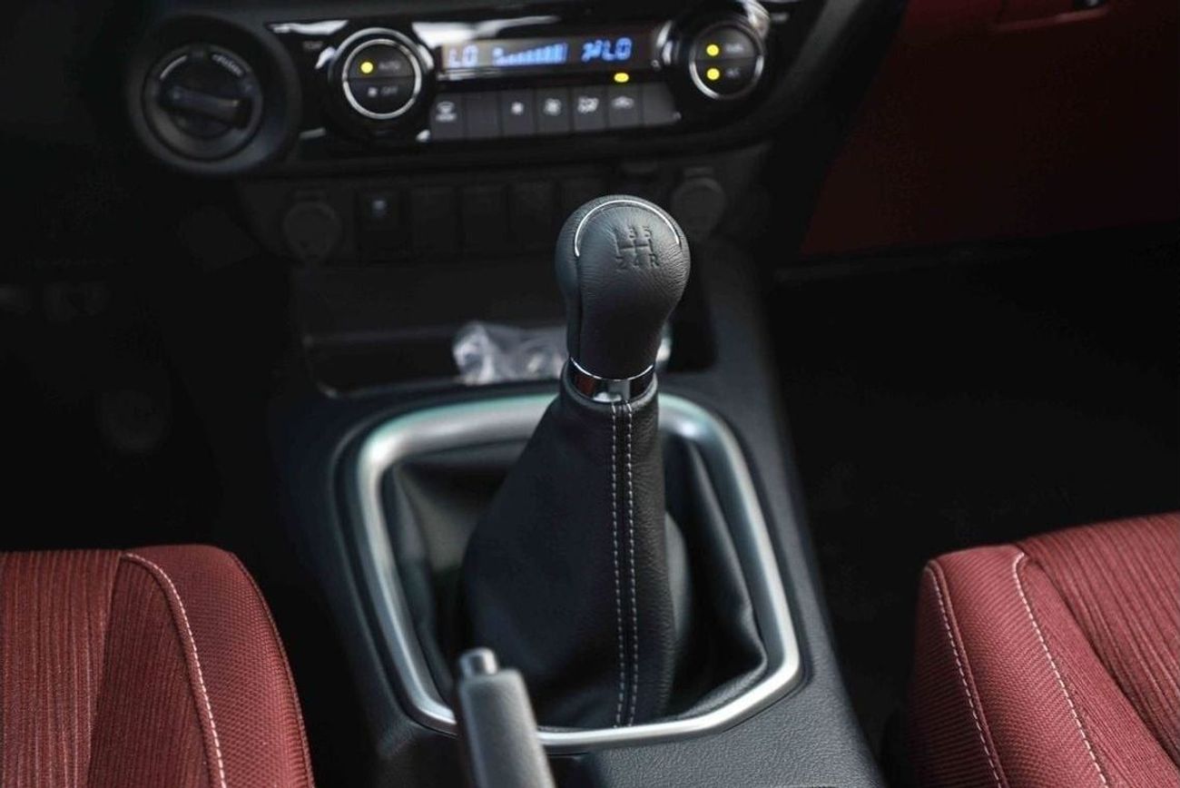 تويوتا هيلوكس 2025 TOYOTA HILUX 2.7 SR5 - SUPER WHITE inside RED | Export Only