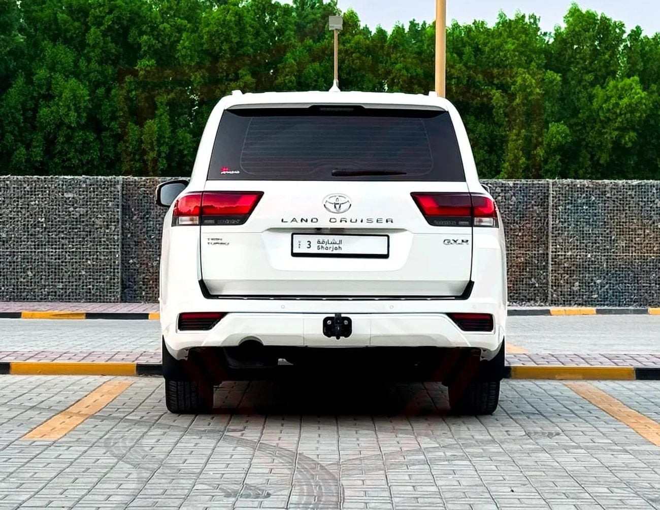 Toyota Land Cruiser GXR 3.5 L | | GCC | Accident-Free | In Excellent Condition | 3864 P.M