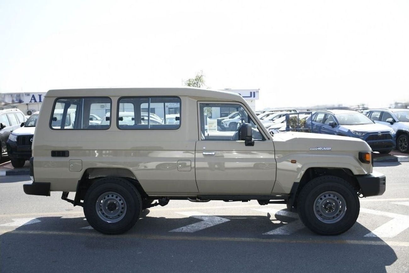 Toyota Land Cruiser 70 4.0L V6 78 Serice MT ( Ready Car )