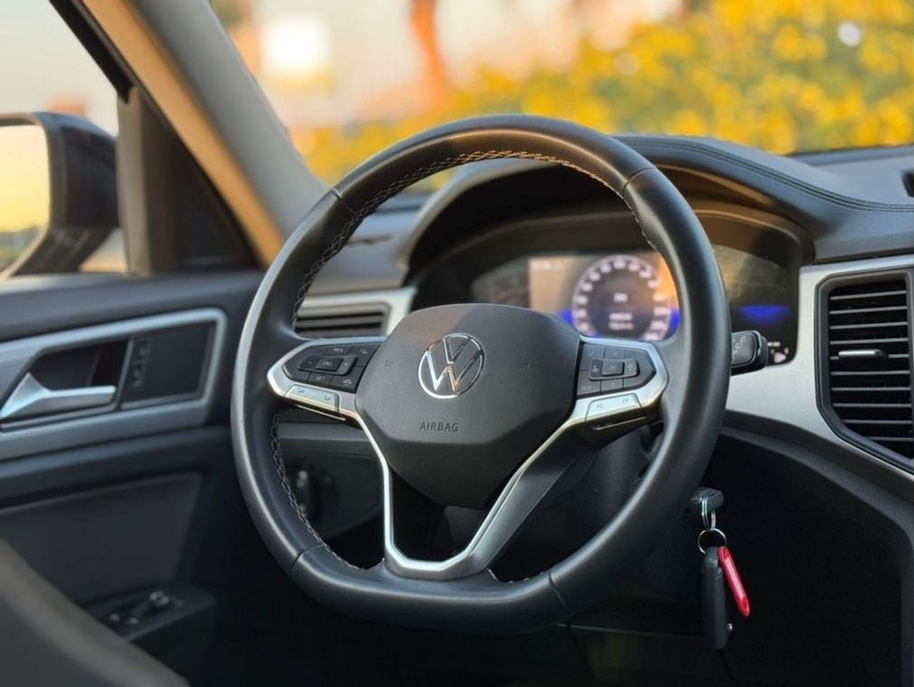 فولكس واجن تيرامونت  FULL SERVICE BEFORE PURCHASING THE CAR  VOLKSWAGEN TERAMONT  GCC SPECS  SINGLE OWNER  2 YEARS WARRAN
