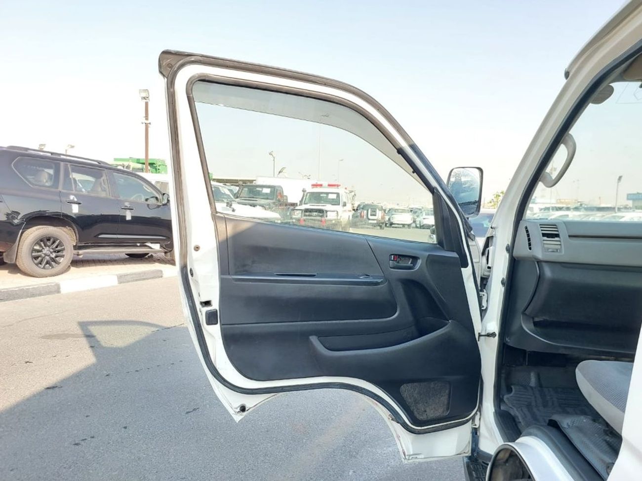 تويوتا هاياس TOYOTA HIACE WAGON VAN 2011 RHD 2.7 L PETROL AUTOMATIC (PM23267)