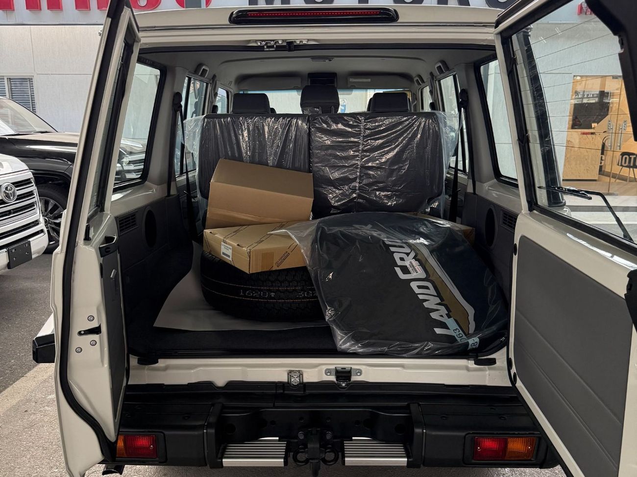 Toyota Land Cruiser 70 GDJ 76 2.8 DIESEL M/T **التصدير فقط خارج الخليج***