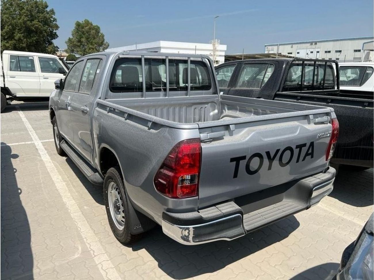 تويوتا هيلوكس HILUX STANDARD BASIC OPTION 2.7L PETROL  FOR EXPORT ONLY